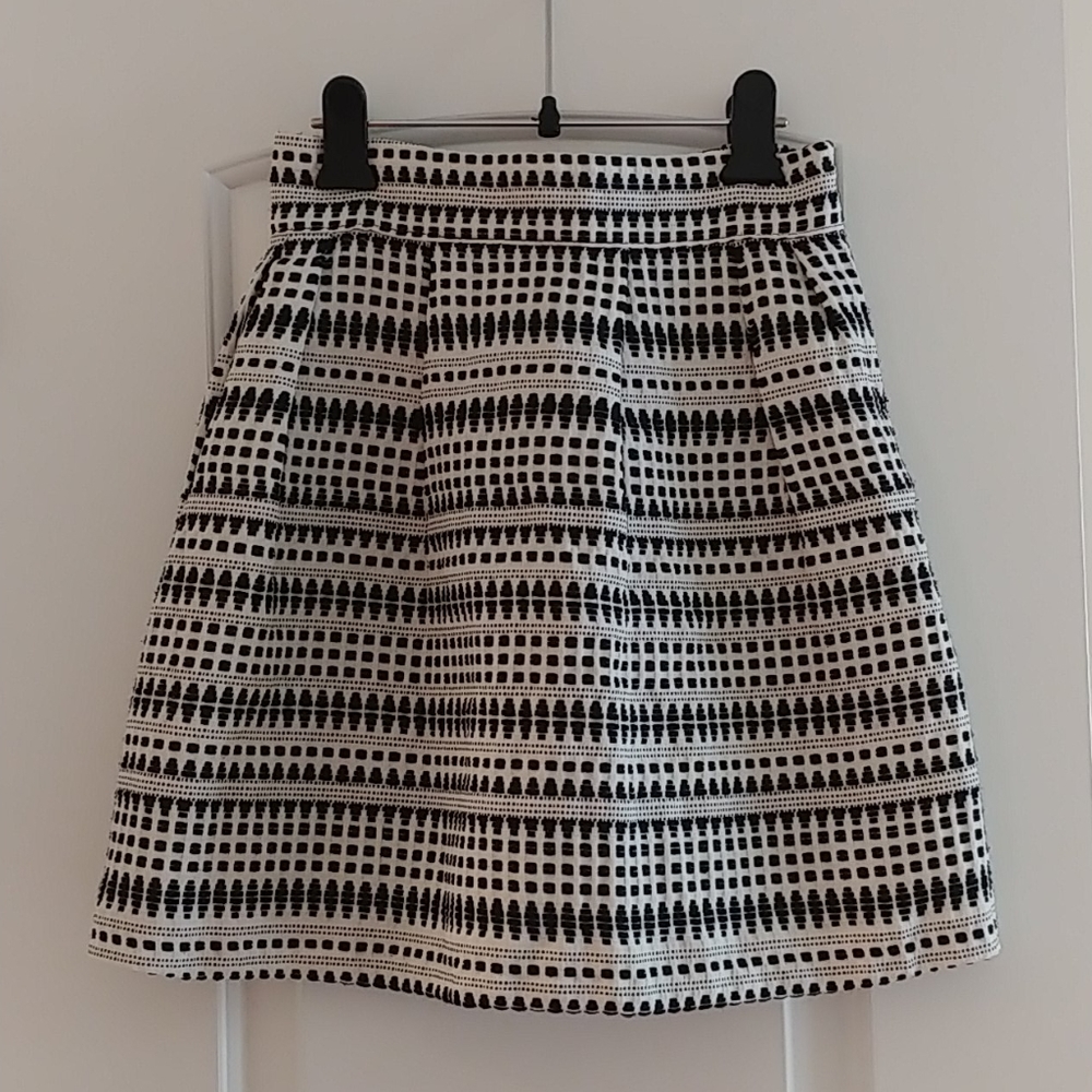 Black & white balloon skirt